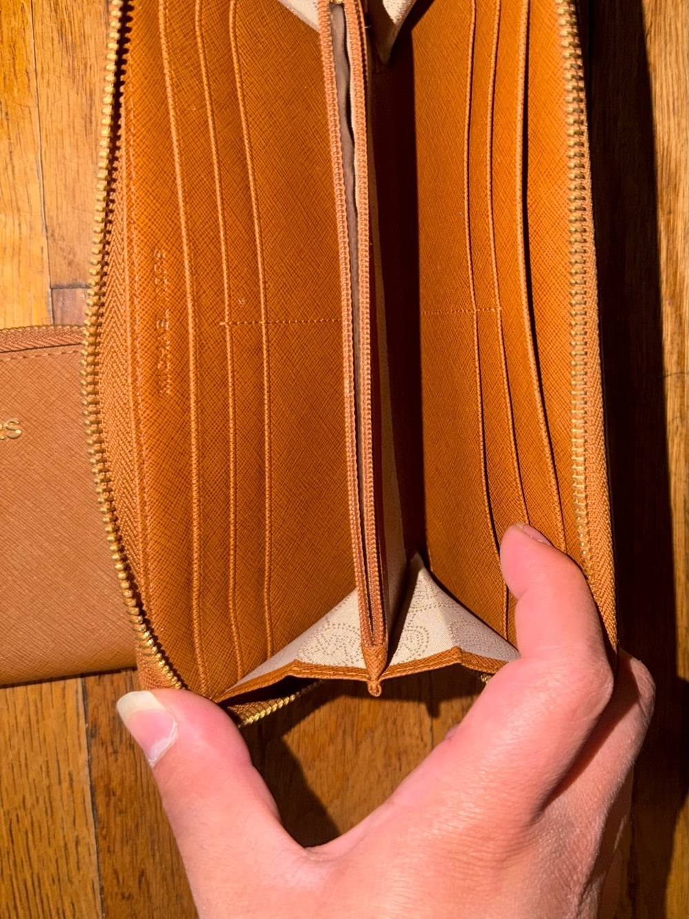 Michael Kors Large Hamilton Handbag + 2 WALLETS! - Picture 5 of 6